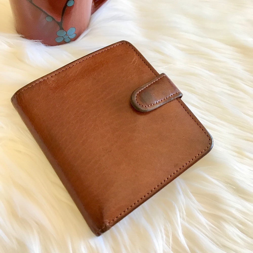 Coach - Beautiful British Tan Brown Wallet